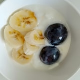 巨峰とバナナのヨーグルト